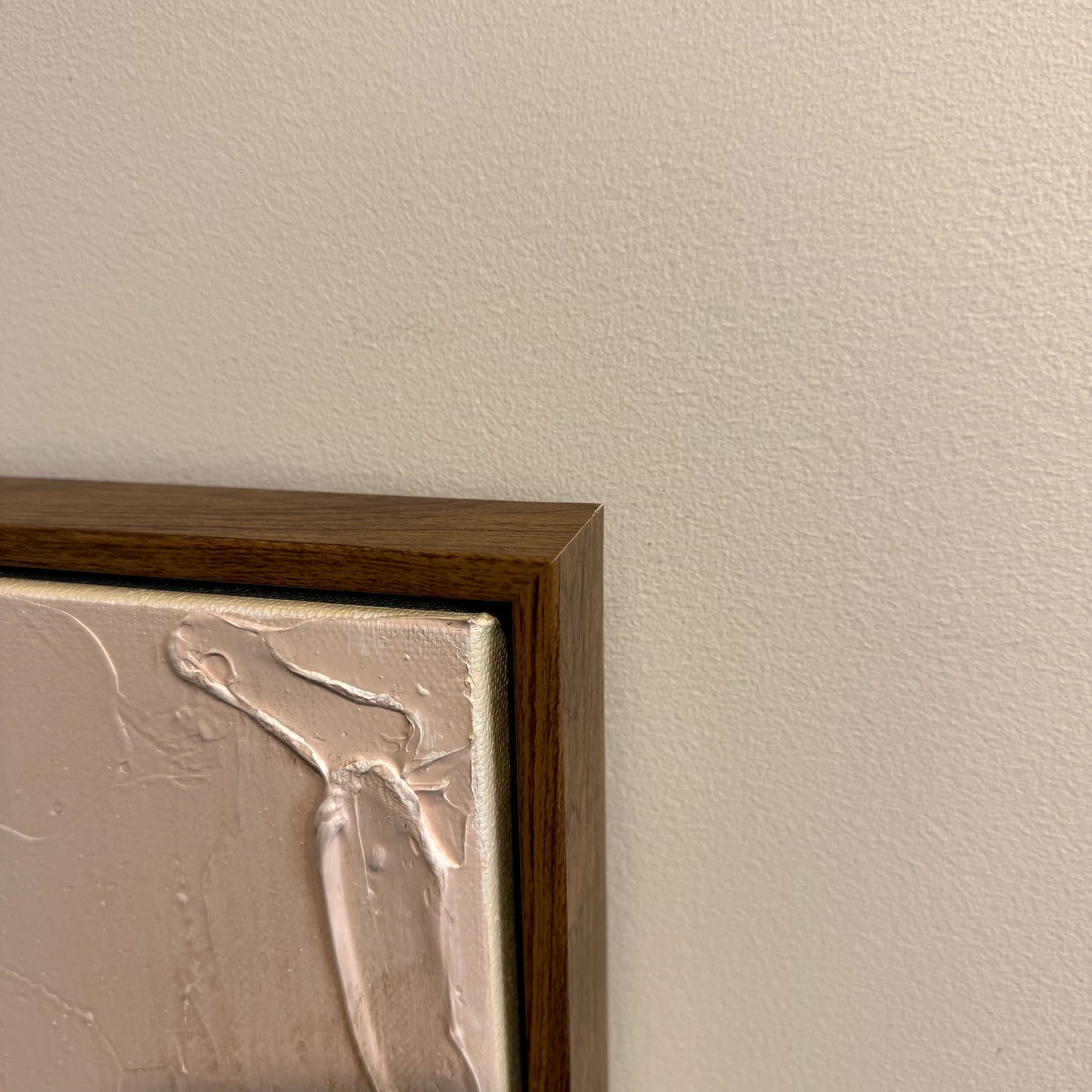 QIBI-APRICOT-GLAZE-50X70-WF frame corner detail