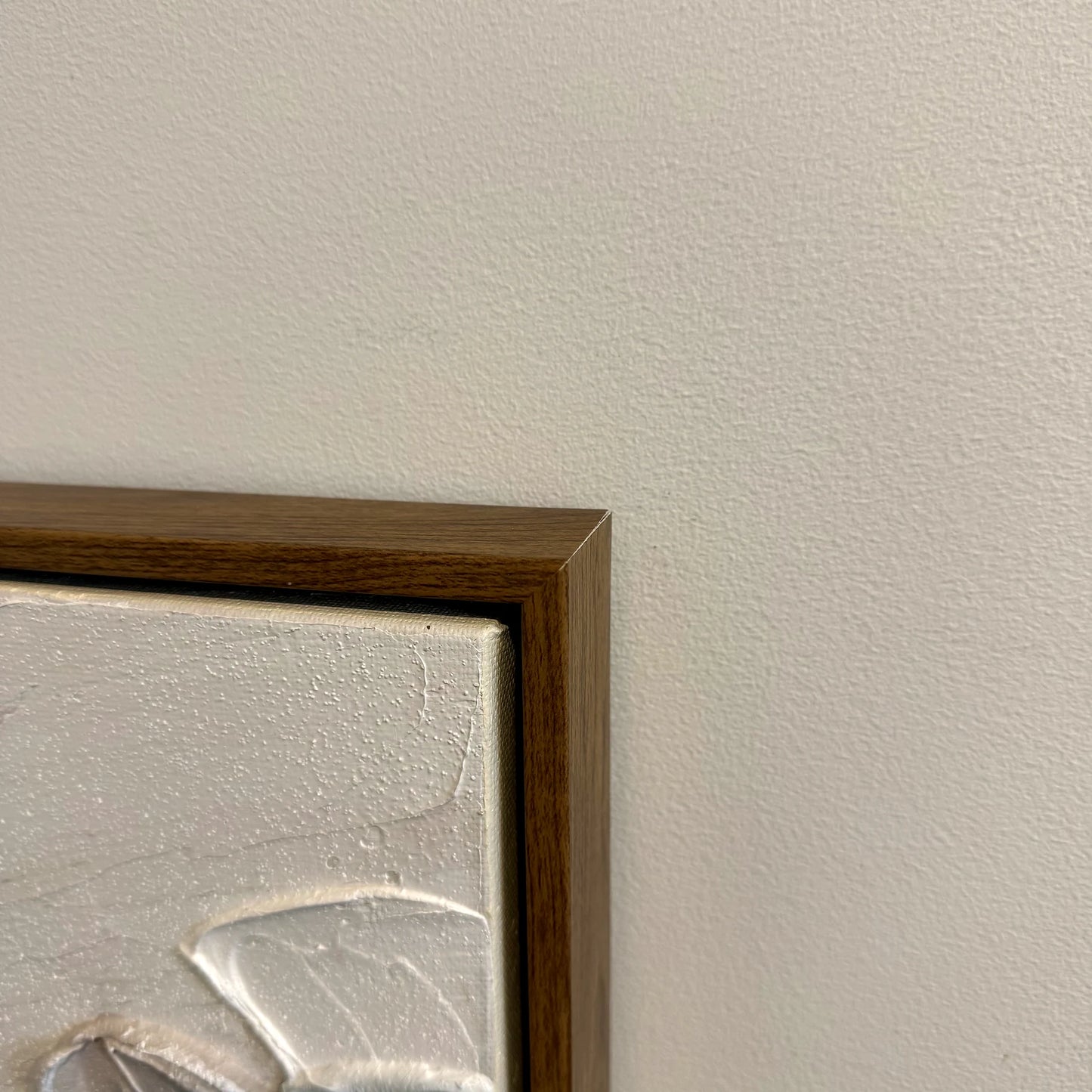 QIBI-CAPPUCCINO-50X70-WF frame corner detail