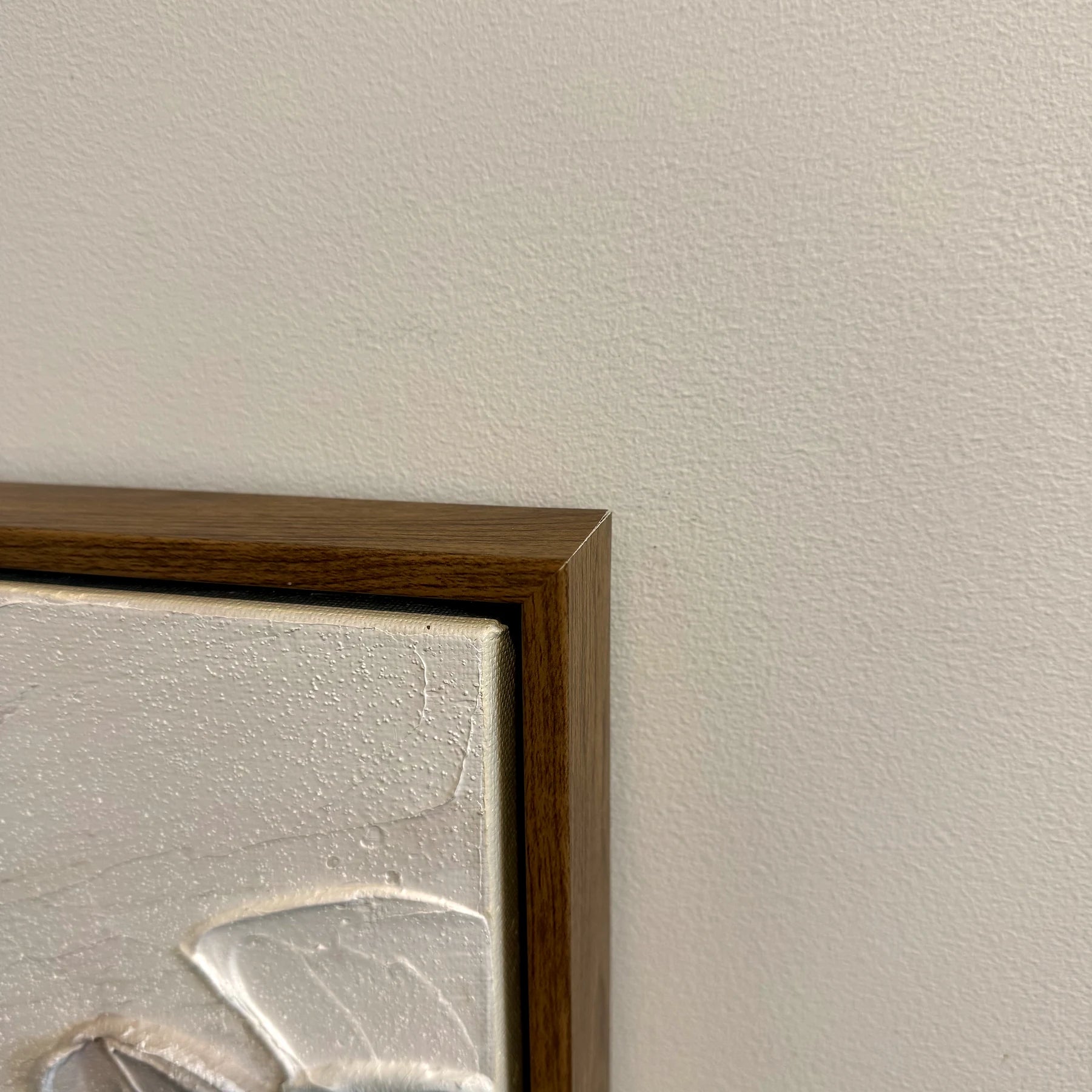 QIBI-CAPPUCCINO-50X70-WF frame corner detail