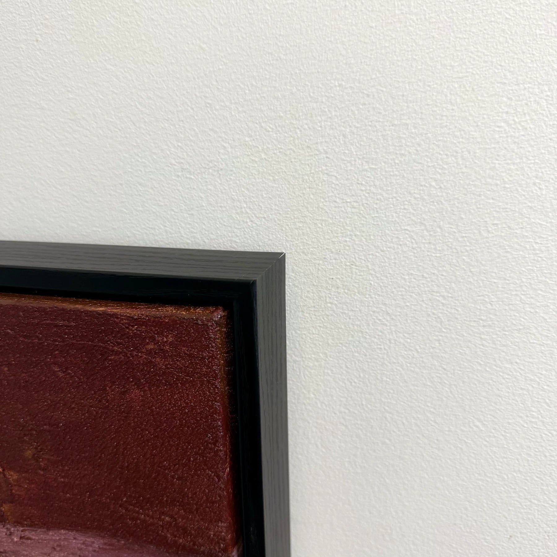 QIBI-MINERAL-FORM-50X70-BF frame corner detail