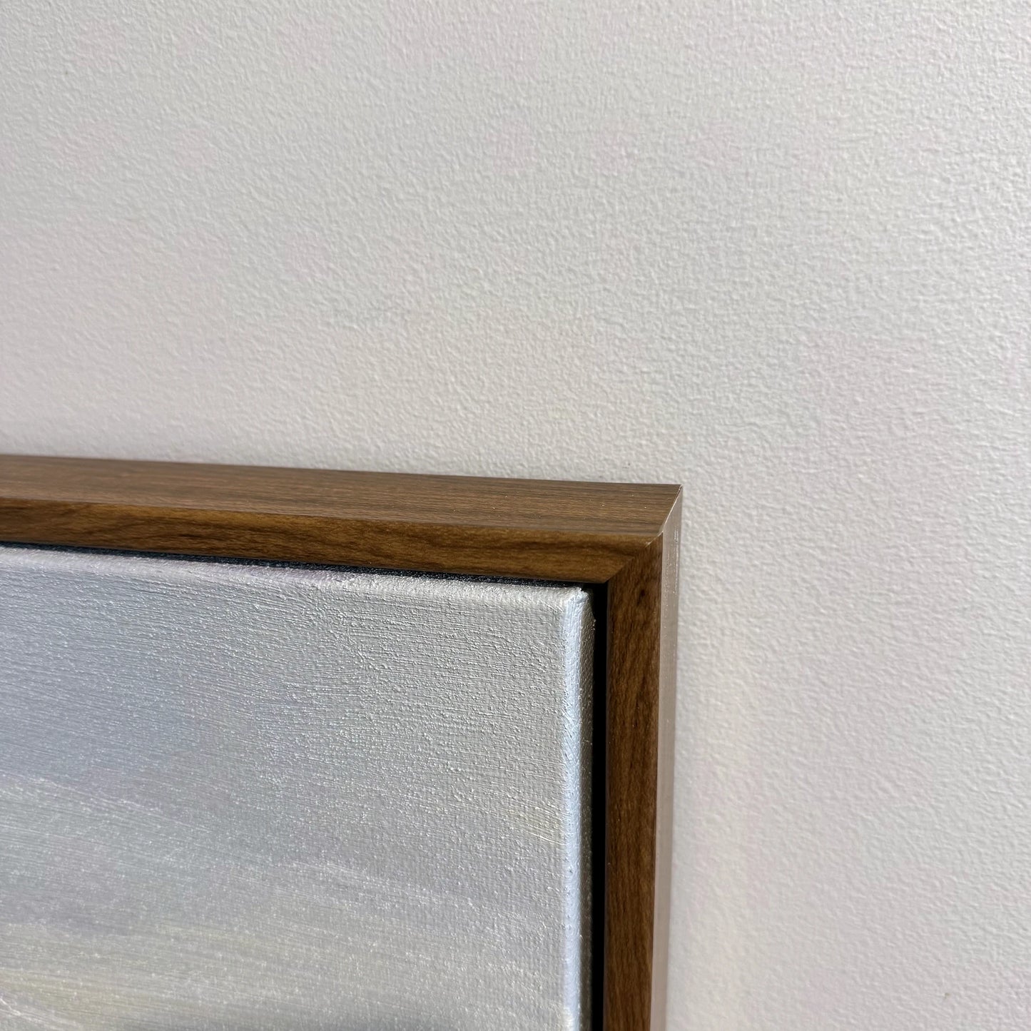 QIBI-MORNING-HAZE-50X70-WF frame corner detail