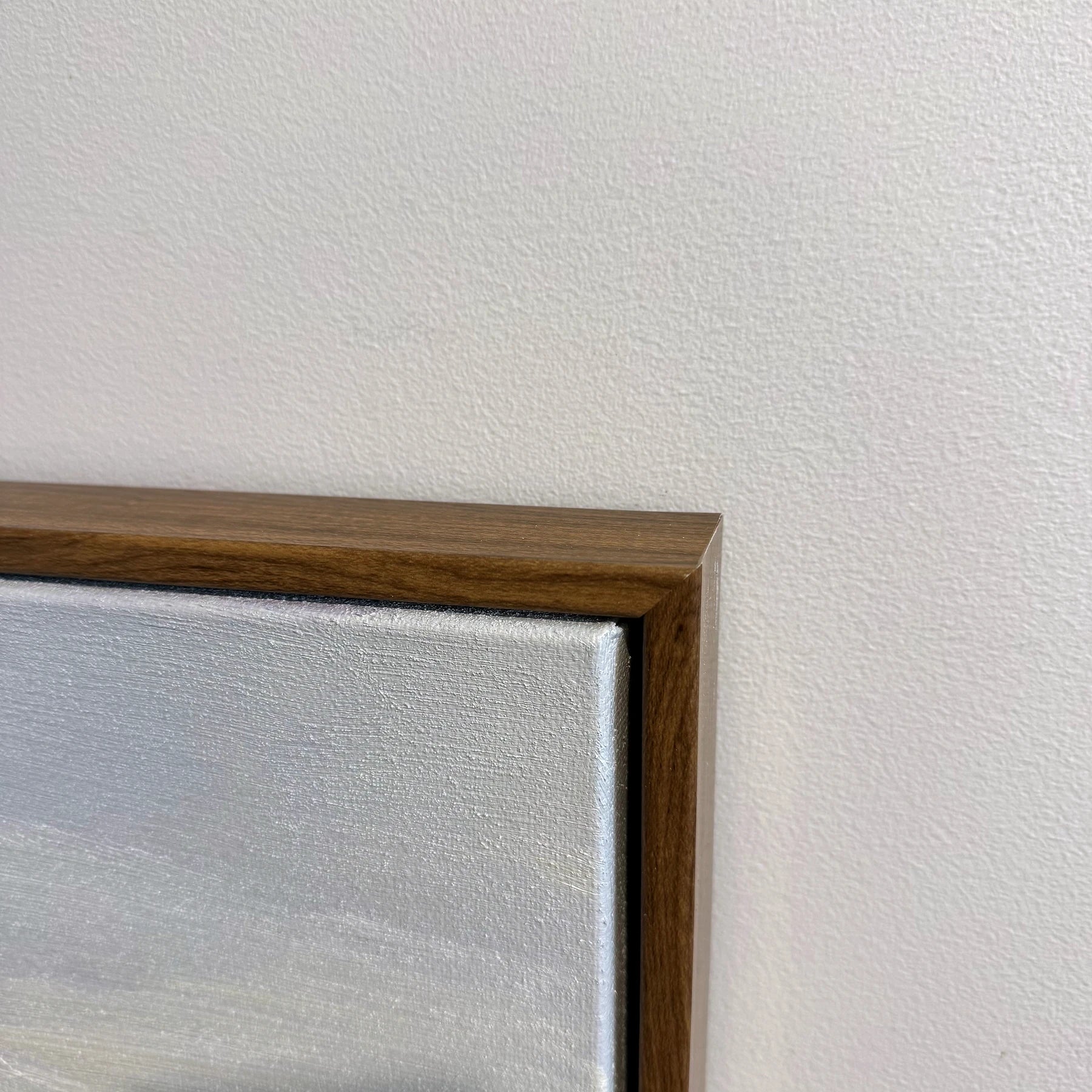 QIBI-MORNING-HAZE-50X70-WF frame corner detail