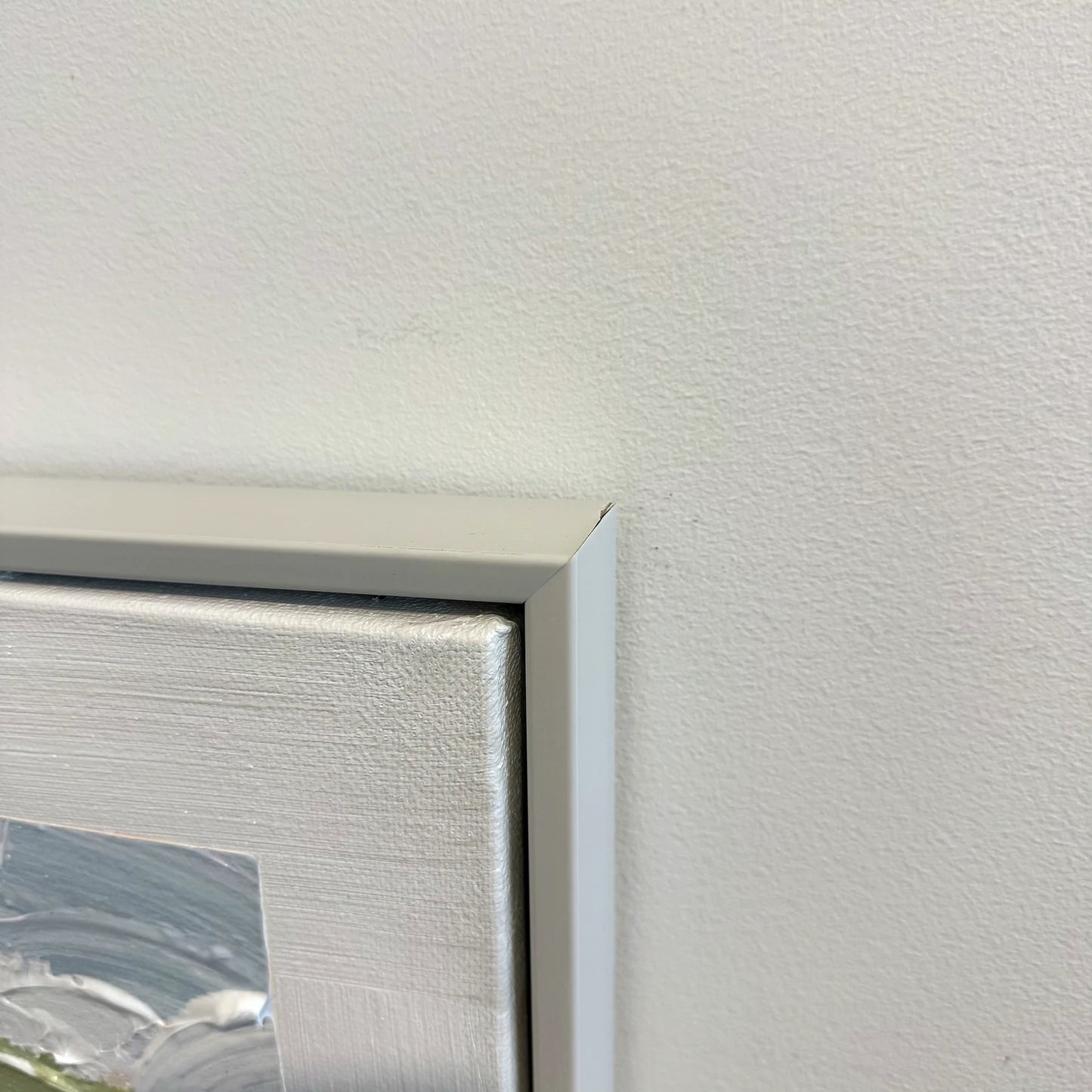 QIBI-SPRING-PALETTE-50X70-WWF frame corner detail
