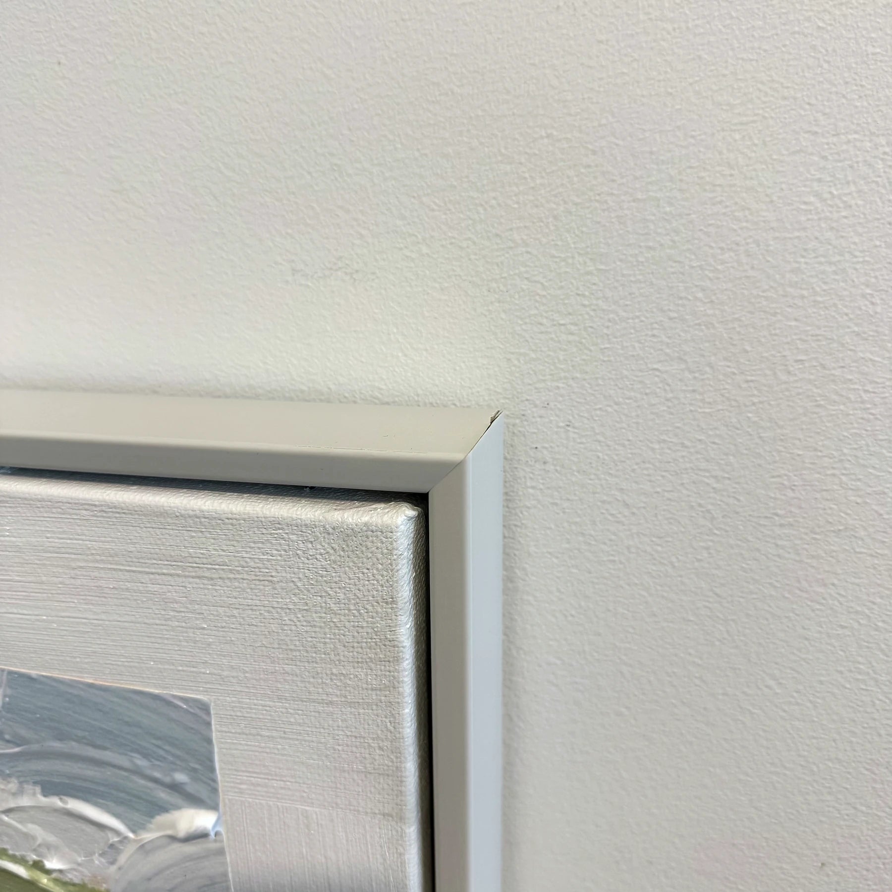 QIBI-SPRING-PALETTE-50X70-WWF frame corner detail