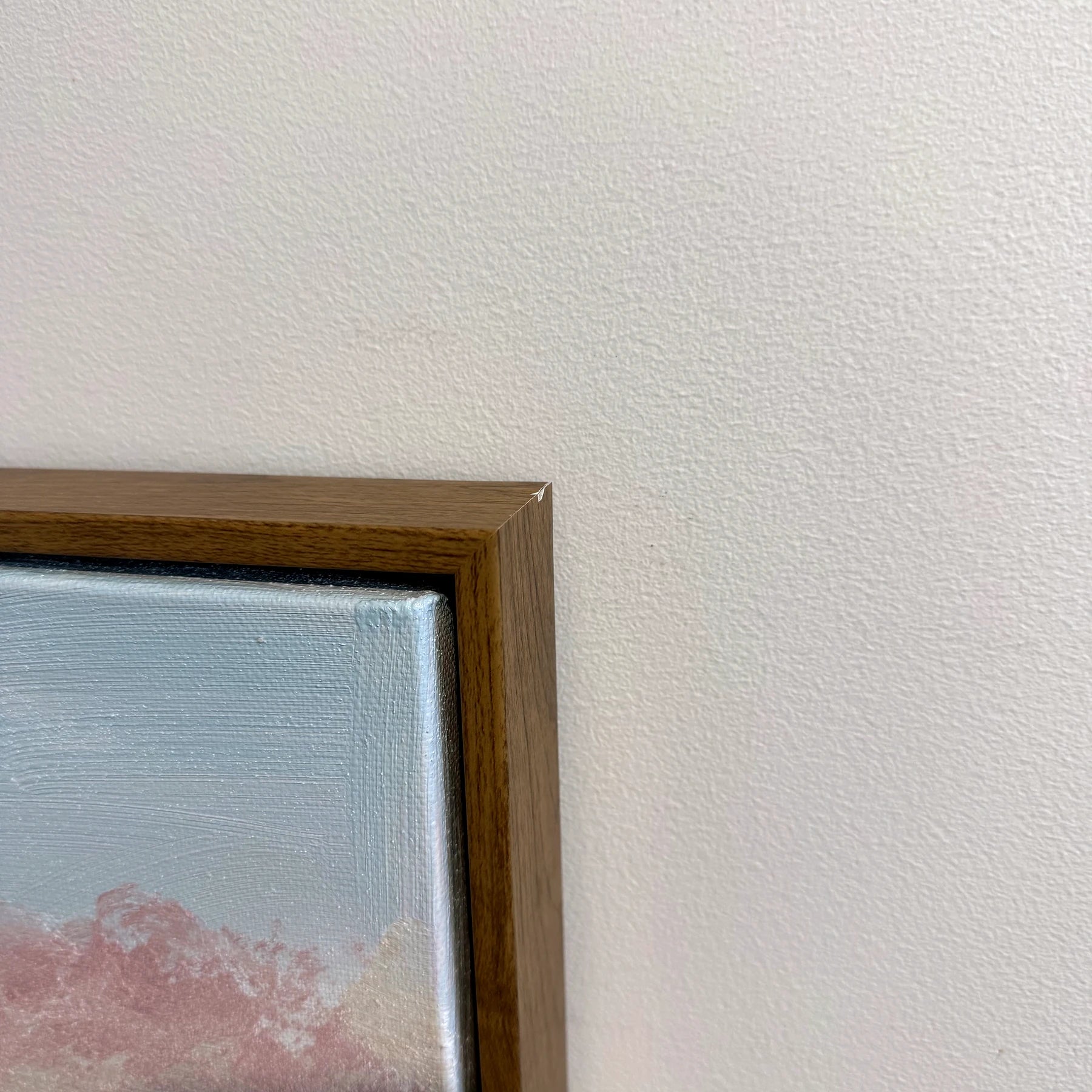 QIBI-SUNSET-COVE-50X70-WF frame corner detail